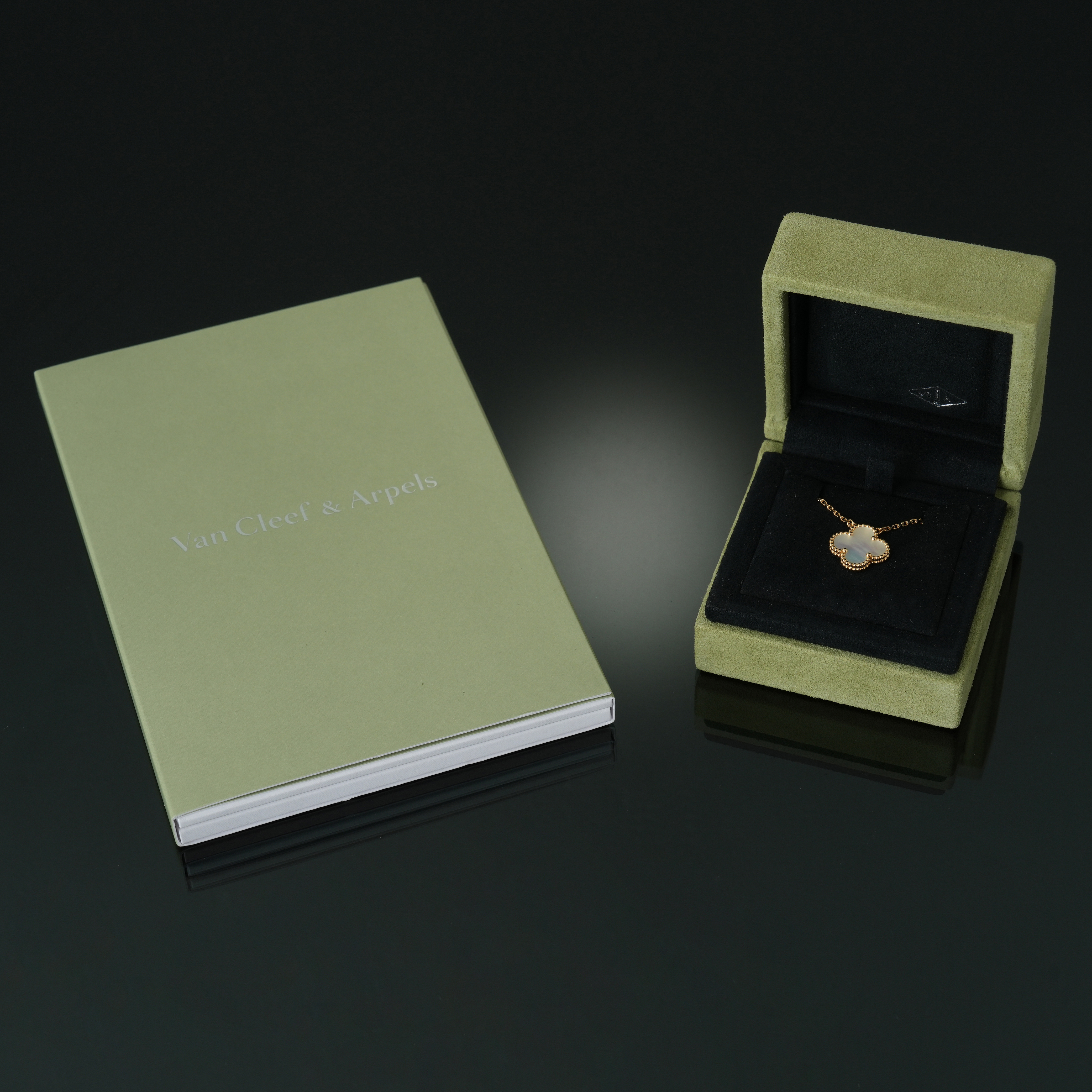 Van Cleef & Arpels(USED)반클리프앤아펠 알함브라 마더오브펄 네크리스